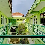 Spot On 91325 Pondok Hijau Guest House Syariah