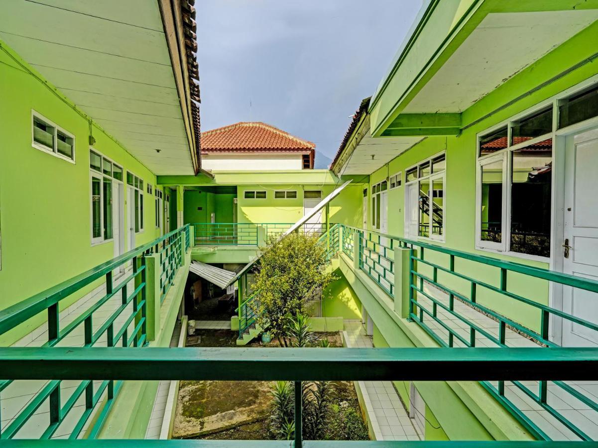 Spot On 91325 Hijau Syariah