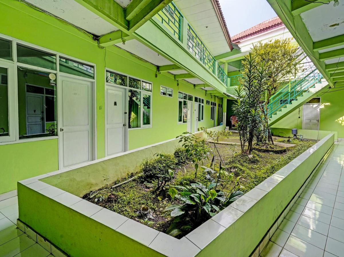 Spot On 91325 Hijau Syariah Hotel 2*